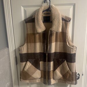 Women’s Sherpa Collar Plaid Zip Front Vest in Cream and Brown